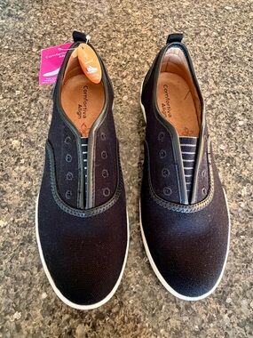 New size 8.5 Comfortiva Align Slip on  Sneakers